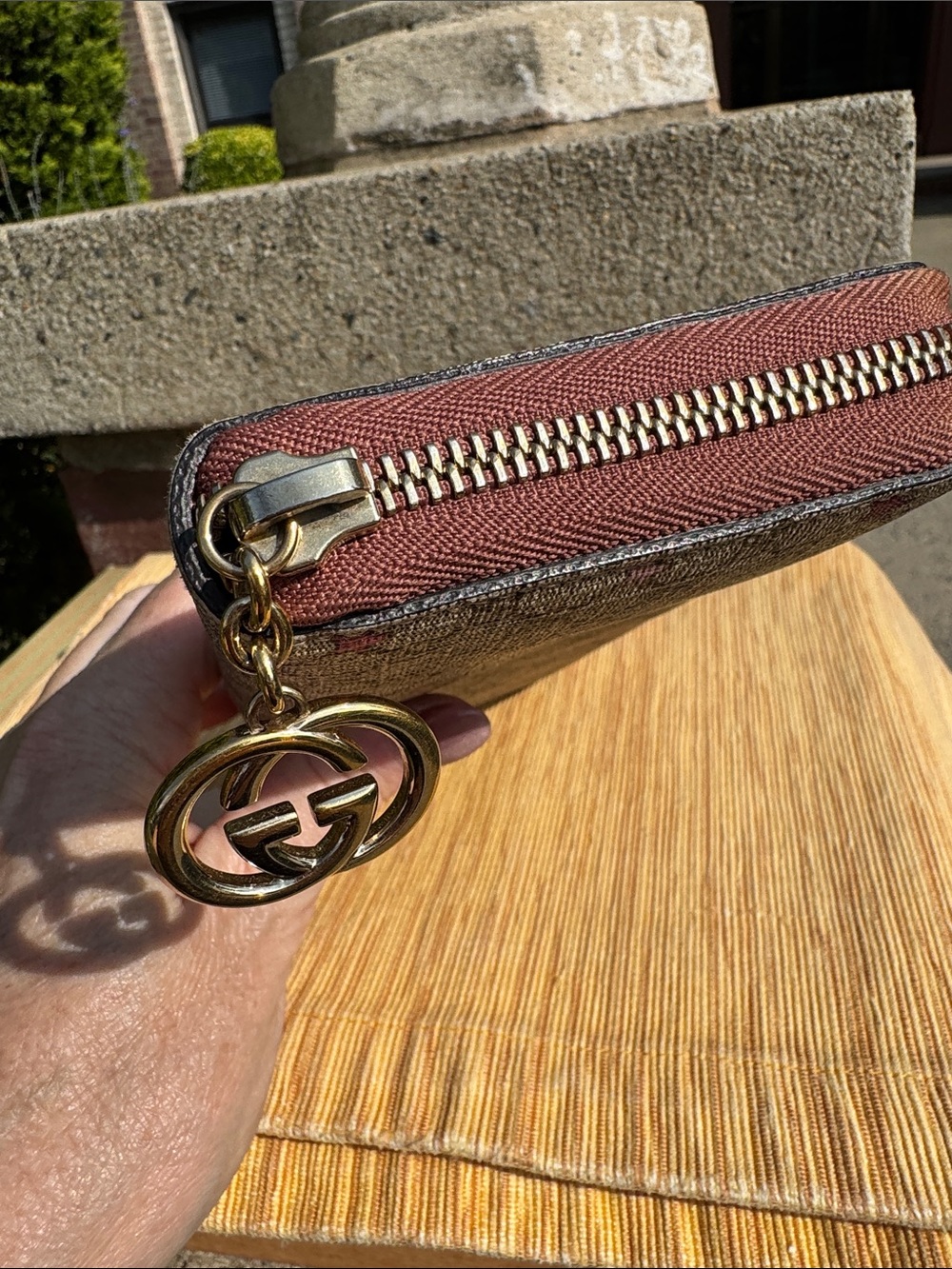 Gucci Beige Monogram Zip Wallet with mini Red &Bkack Star Pattern - Picture 9 of 13